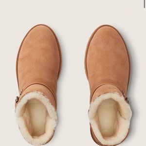 UGG Romely Boots size 7